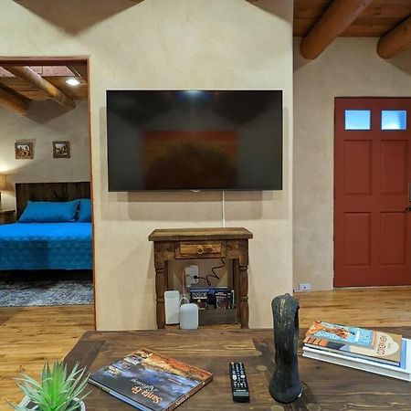 Magical Santa Fe Stay, Minutes From Town Square, Sleeps 4, Includes Free Parking And Outdoor Hot Tub! ภายนอก รูปภาพ