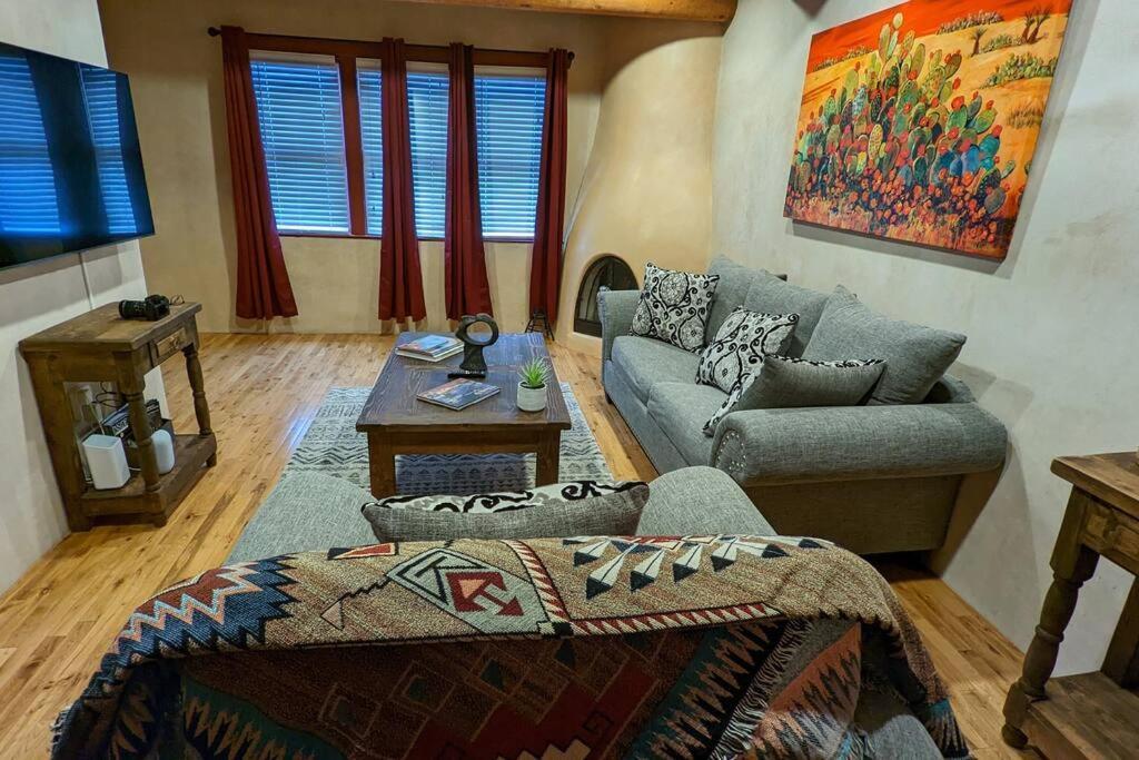 Magical Santa Fe Stay, Minutes From Town Square, Sleeps 4, Includes Free Parking And Outdoor Hot Tub! ภายนอก รูปภาพ