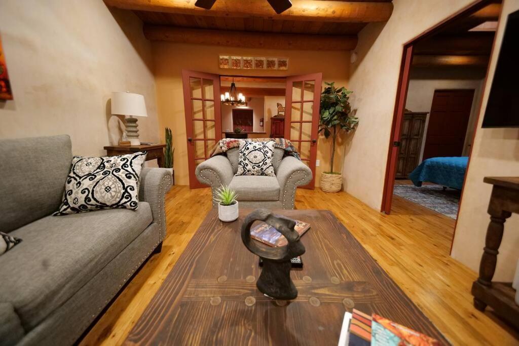Magical Santa Fe Stay, Minutes From Town Square, Sleeps 4, Includes Free Parking And Outdoor Hot Tub! ภายนอก รูปภาพ