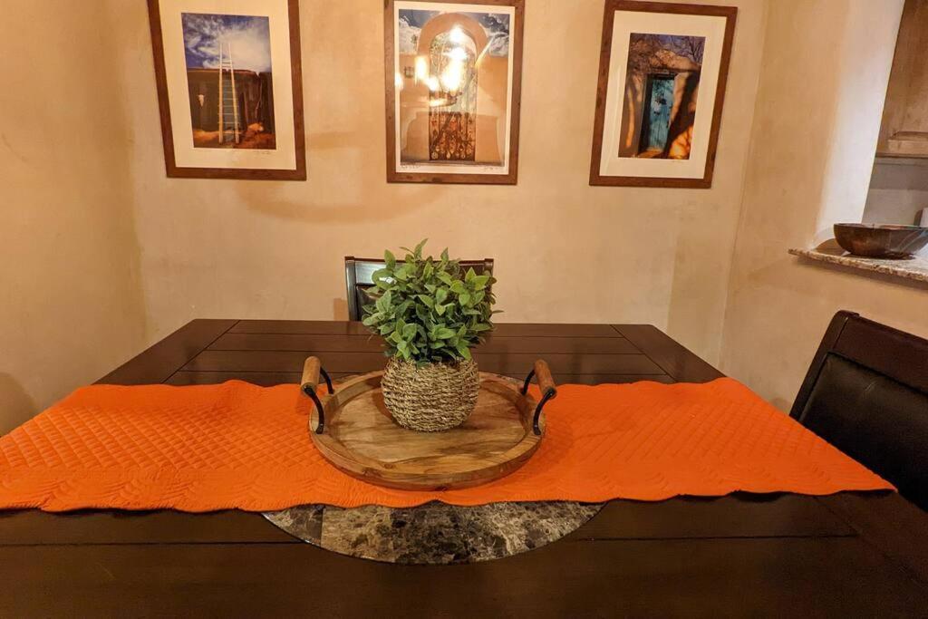 Magical Santa Fe Stay, Minutes From Town Square, Sleeps 4, Includes Free Parking And Outdoor Hot Tub! ภายนอก รูปภาพ