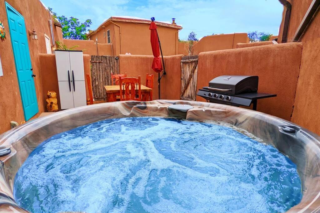 Magical Santa Fe Stay, Minutes From Town Square, Sleeps 4, Includes Free Parking And Outdoor Hot Tub! ภายนอก รูปภาพ