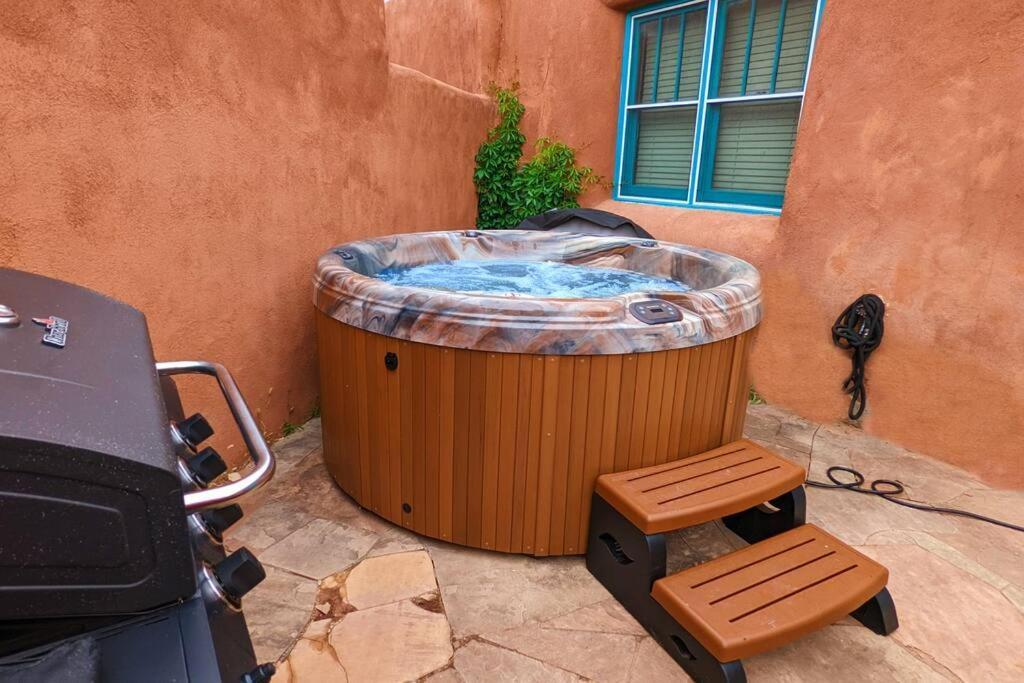 Magical Santa Fe Stay, Minutes From Town Square, Sleeps 4, Includes Free Parking And Outdoor Hot Tub! ภายนอก รูปภาพ