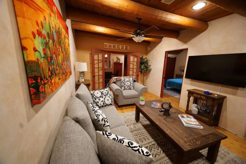 Magical Santa Fe Stay, Minutes From Town Square, Sleeps 4, Includes Free Parking And Outdoor Hot Tub! ภายนอก รูปภาพ