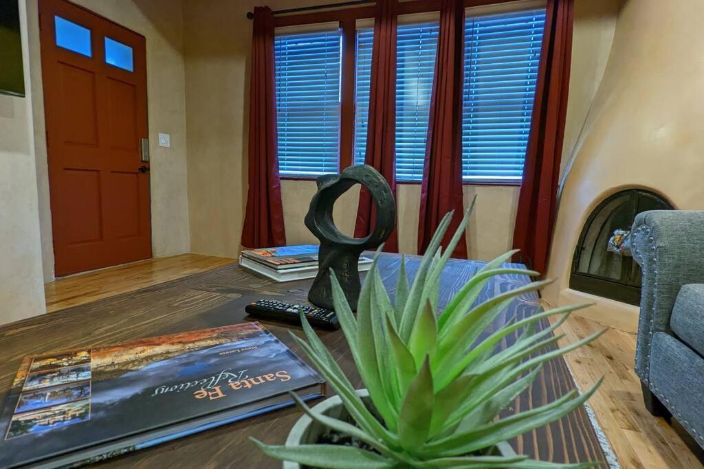 Magical Santa Fe Stay, Minutes From Town Square, Sleeps 4, Includes Free Parking And Outdoor Hot Tub! ภายนอก รูปภาพ