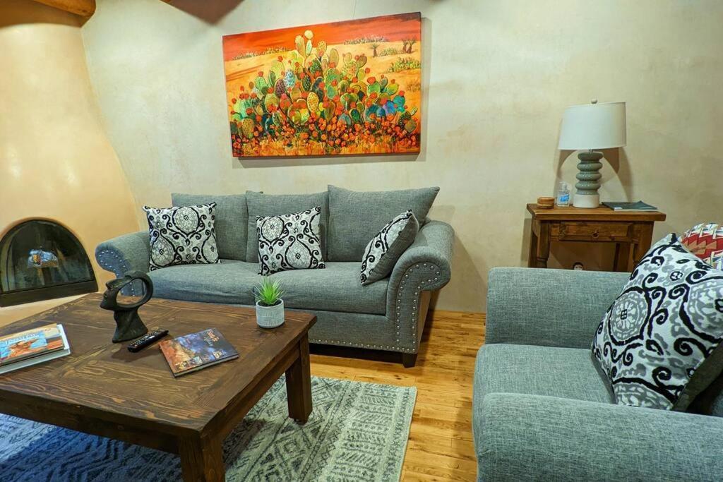 Magical Santa Fe Stay, Minutes From Town Square, Sleeps 4, Includes Free Parking And Outdoor Hot Tub! ภายนอก รูปภาพ
