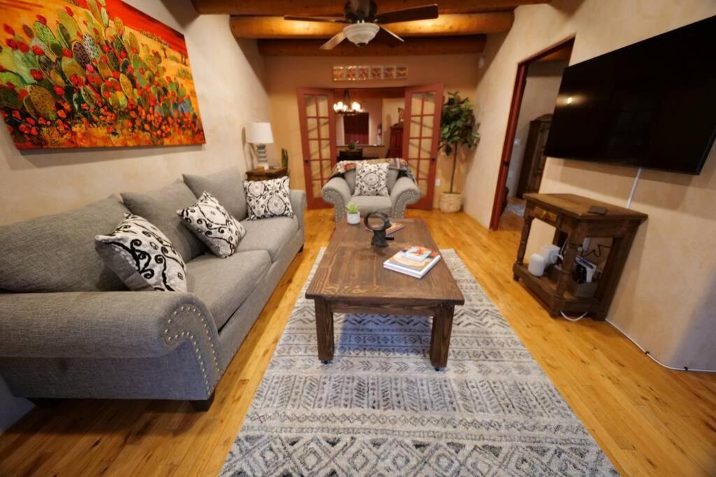 Magical Santa Fe Stay, Minutes From Town Square, Sleeps 4, Includes Free Parking And Outdoor Hot Tub! ภายนอก รูปภาพ